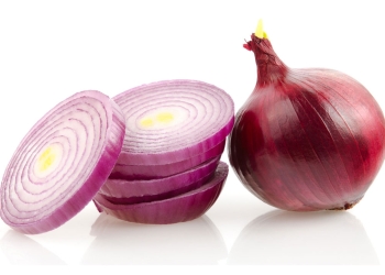 put onions beside bed when you sleep at night these are the benefits