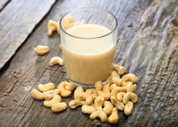 6 Amazing Health Benefits Of Cashew Milk ..!