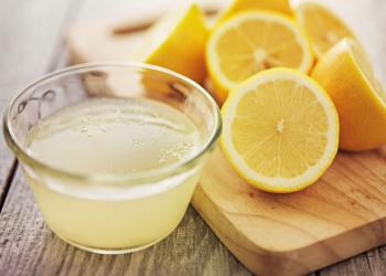 Can people with gas problems drink lemon juice