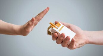 Stop Smoking : వీటిని వ‌రుస‌గా 2 వారాల పాటు తింటే చాలు.. ఎంత‌టి చెయిన్ స్మోక‌ర్లు అయినా స‌రే పొగ తాగ‌డం మానేస్తారు..!