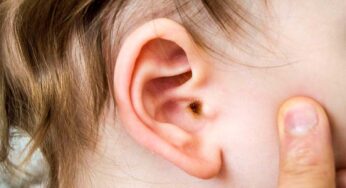 Ear Wax : చెవిలో గులిమిని ఇలా తొల‌గించుకోండి.. దీన్ని రెండు చుక్క‌లు వేస్తే చాలు..!