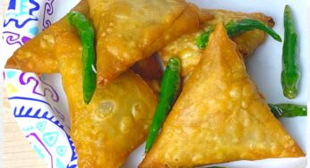 Onion Samosa : క‌ర‌క‌ర‌లాడే ఉల్లిపాయ స‌మోసాలు.. ఇలా చేస్తే వ‌దిలిపెట్ట‌కుండా తింటారు..!