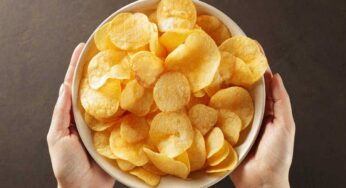 Potato Chips : బ‌య‌ట షాపుల్లో దొరికే విధంగా క‌ర‌క‌ర‌లాడే ఆలు చిప్స్‌ను ఇలా త‌యారు చేయ‌వ‌చ్చు..!