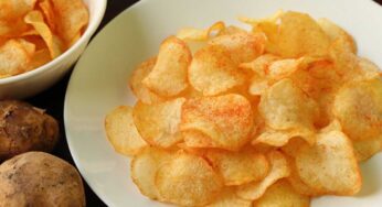 Potato Chips : బ‌య‌ట షాపుల్లో ల‌భించే విధంగా.. ఆలు చిప్స్‌ను ఇంట్లోనే క‌ర‌క‌ర‌లాడేలా ఇలా త‌యారు చేయ‌వ‌చ్చు..