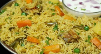 Avakaya Biryani : ఆవకాయ బిర్యానీని ఎప్పుడైనా తిన్నారా.. ఇలా చేసి తినండి.. రుచి అదిరిపోతుంది..