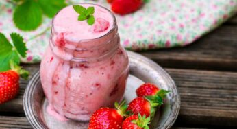 Strawberry Lassi : స్ట్రాబెర్రీలతో లస్సీ తయారీ ఇలా.. టేస్ట్‌ చూస్తే ఇలాగే కావాలంటారు..!