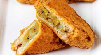 Aloo Bread Pakora : సాయంత్రం స‌మ‌యంలో ఆలు, బ్రెడ్‌తో ఇలా స్నాక్స్ చేసి తినండి.. అద్భుతంగా ఉంటాయి..!