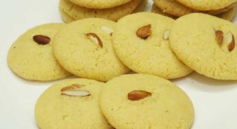 Ravva Biscuits : ఓవెన్ లేకుండా ర‌వ్వ‌తో ఇలా బిస్కెట్ల‌ను చేయండి.. నోట్లో వేసుకోగానే క‌రిగిపోతాయి..!