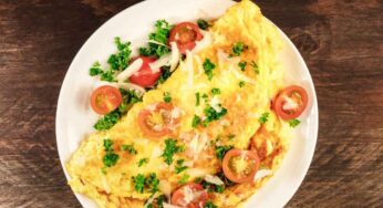 Tomato Egg Omelette : ఆమ్లెట్ల‌ను ఇలా ఒక్క‌సారి ట‌మాటాల‌తో క‌లిపి చేయండి.. ఎంతో బాగుంటాయి..!