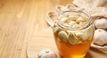 Garlic And Honey For Skin : రాత్రి పూట వెల్లుల్లి, తేనెను ఇలా తీసుకుంటే.. తెల్లారేస‌రికి మీ ముఖంలో మెరుపు వ‌స్తుంది..!