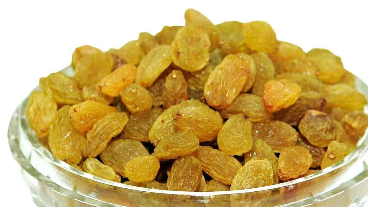 what is the best time to take raisins 