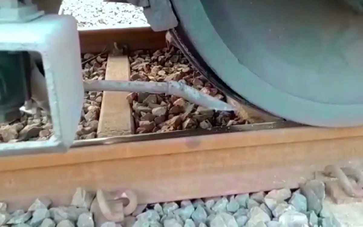 do you know sand is required for train track 