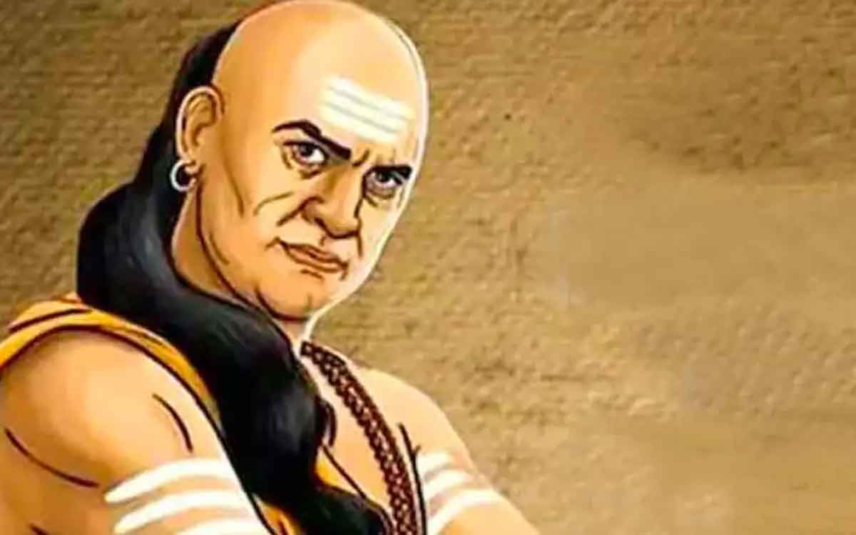 chanakya niti do not make these mistakes before family 