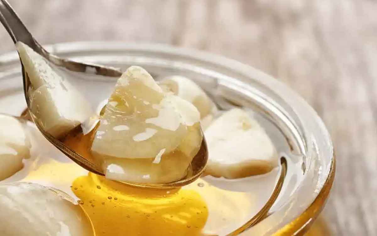 take garlic daily with honey for many wonderful health benefits 