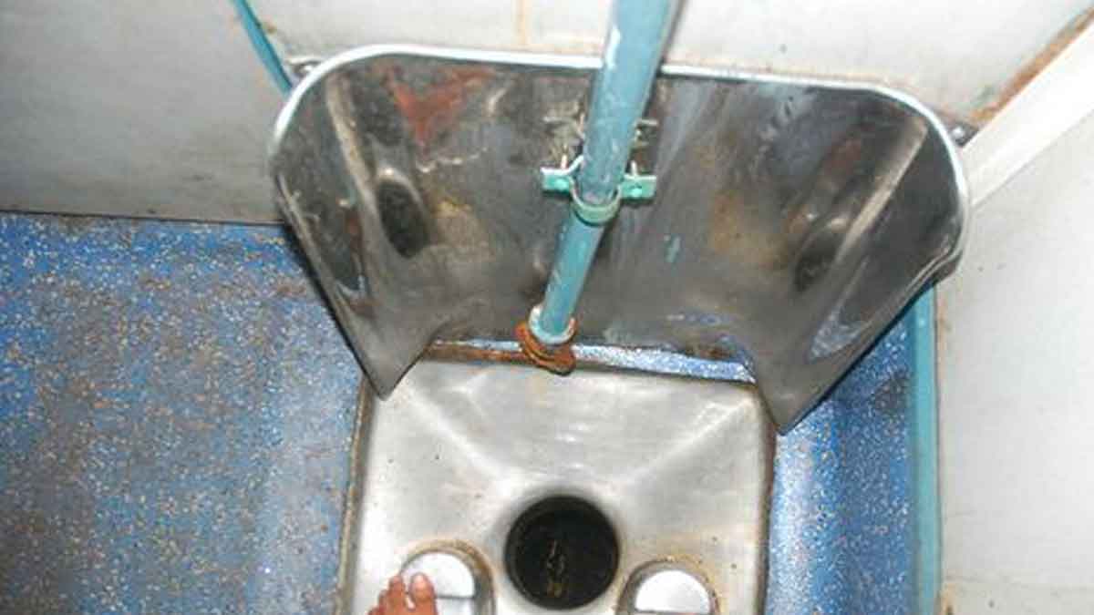 railway police found 2 kids in train toilet 