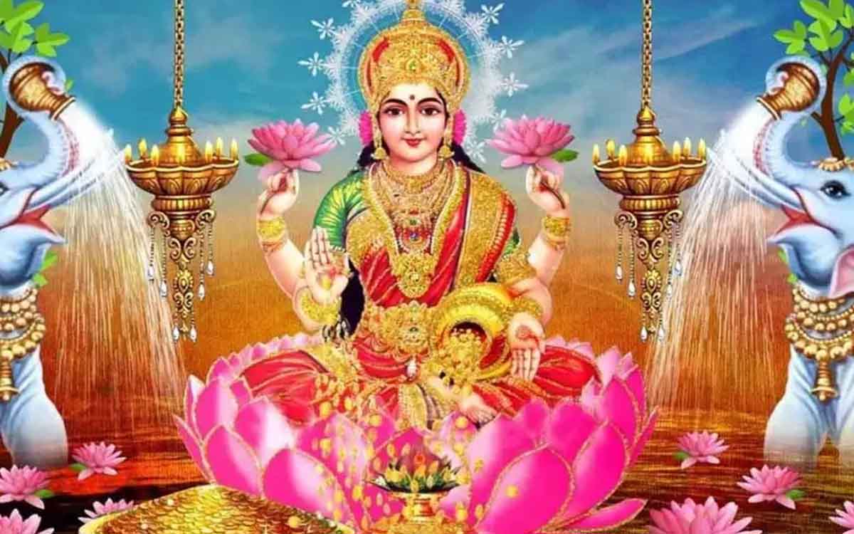 if you want to remove money problems then do pooja to lakshmi devi like this 