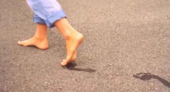 Walking Without Shoes : వారానికి ఒక‌సారైనా చెప్పుల్లేకుండా వాకింగ్ చేయాల‌ట‌.. ఎందుకో తెలుసా..?