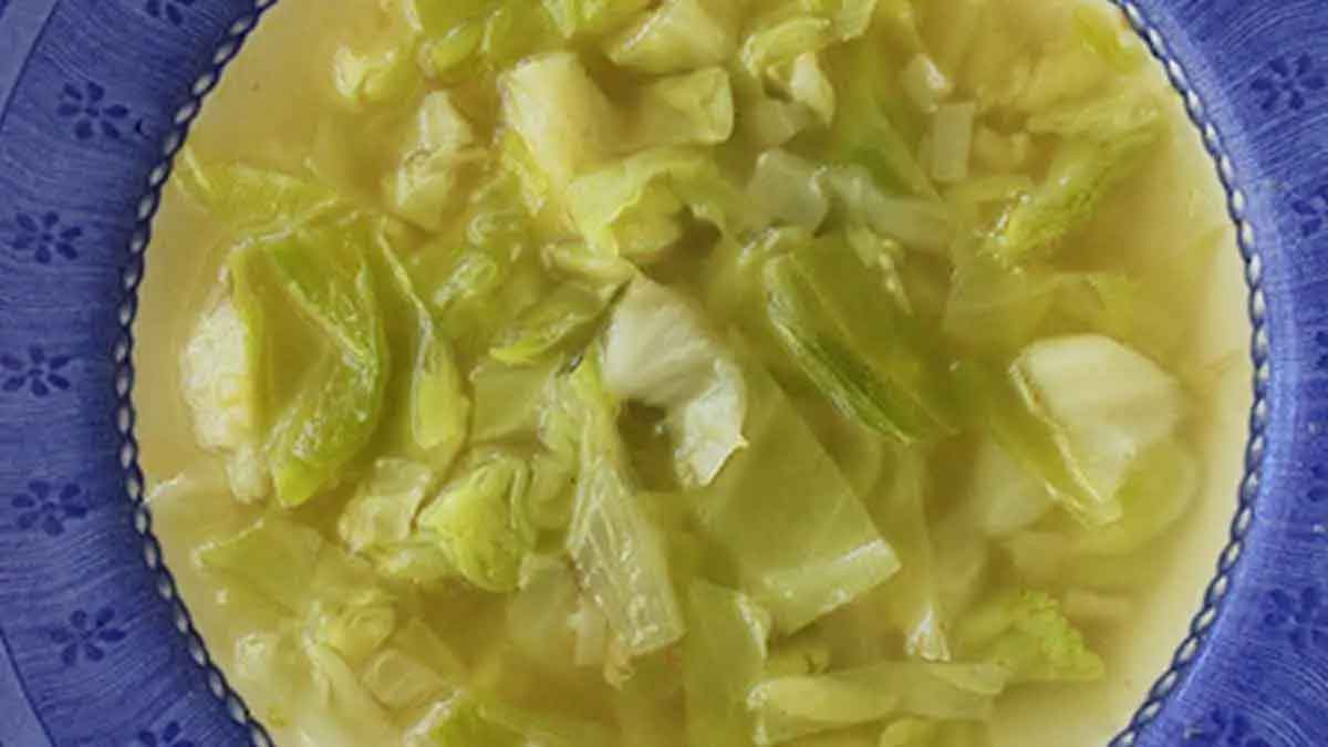 make cabbage soup like this and drink for many benefits 