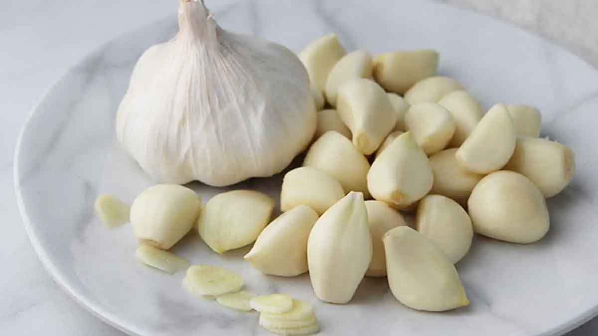 take garlic in this way to reduce high blood pressure 