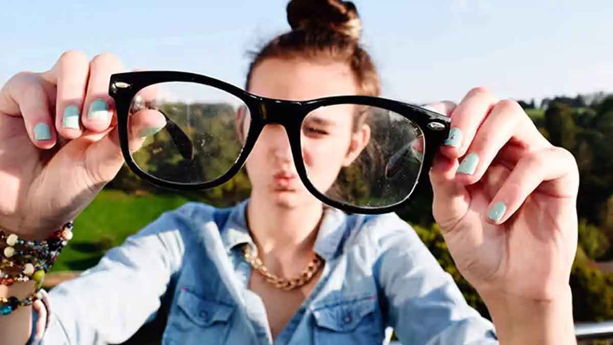 follow these health tips to remove eye glasses 