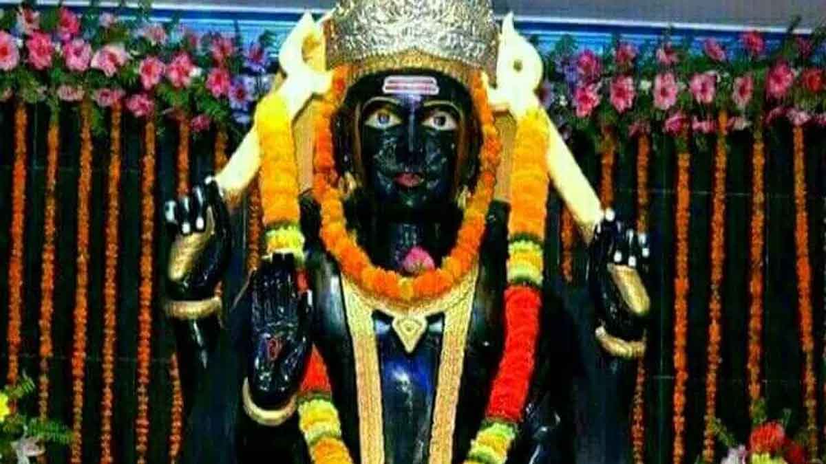 if you are suffering from shani dosham then visit this temple 