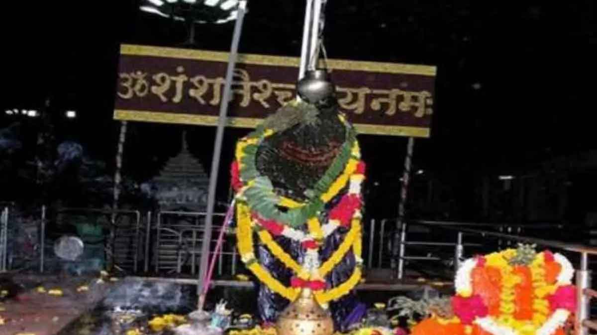 why oil is given to lord shani dev 