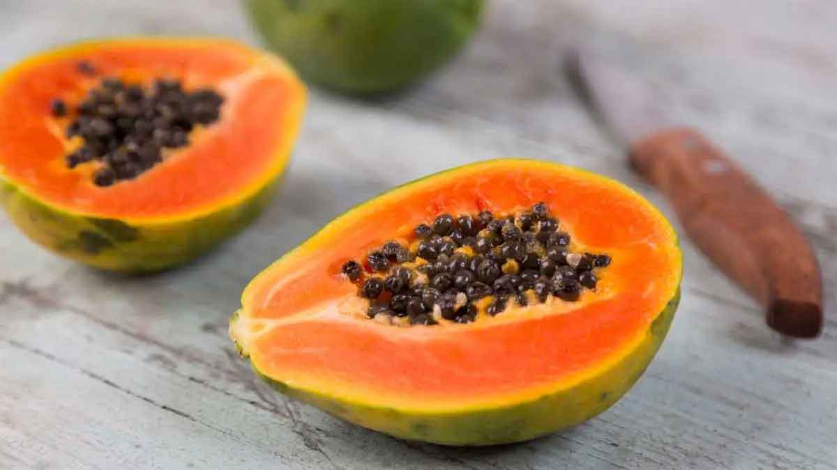 people with these health problems should not eat papaya 