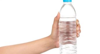 Water In Bottle : నీటికి ఎక్స్‌పైరీ తేదీ ఉంటుందా..? ప్లాస్టిక్ బాటిల్స్‌లో నీటిని ఎక్కువగా తాగడం ప్రమాదకరమా..? తెలుసుకోండి..!