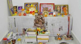 Dead Person Photos In Pooja Room : పూర్వీకుల ఫొటోలను దేవుడి పూజ గదిలో పెడితే ఏమవుతుందో తెలుసా..?