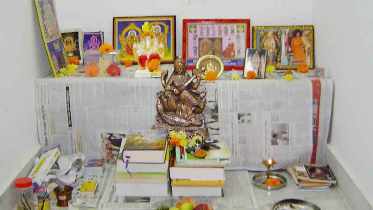 what happens if you put dead person photos in pooja room 