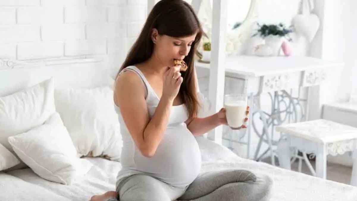 how much milk pregnant women can take per day 