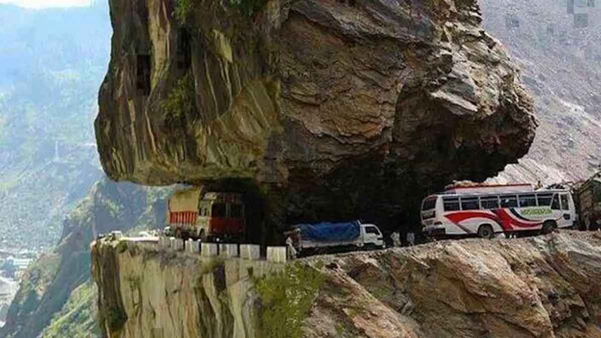 Top 5 Dangerous Roads In India know about them 