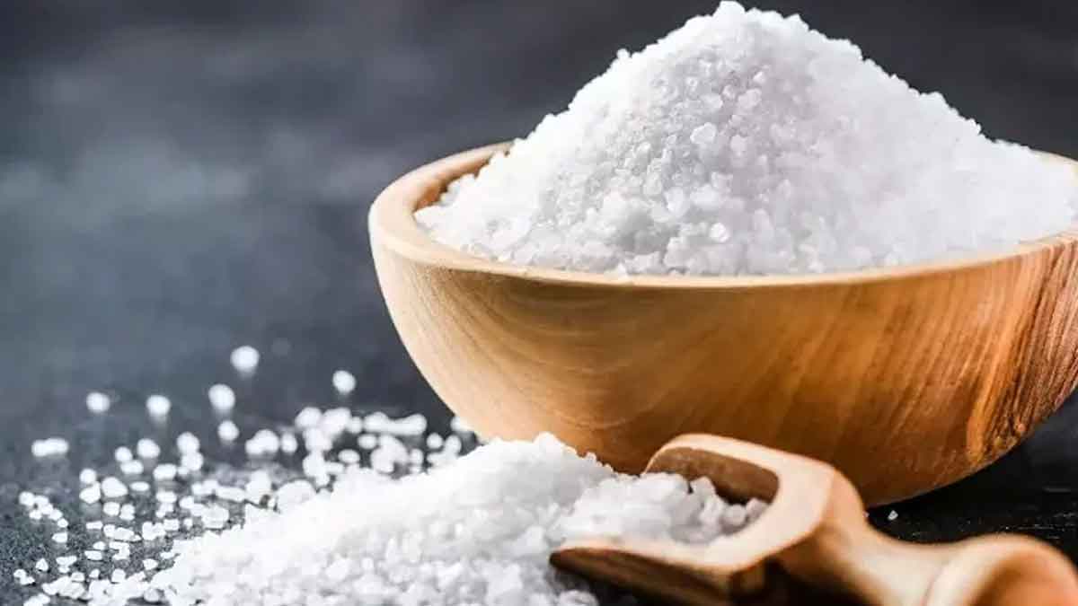 clean your home with salt to get rid of problems 