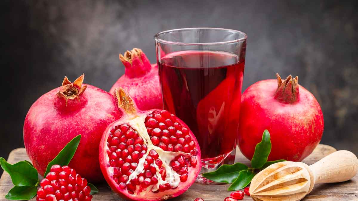 eating pomegranate can reduce cholesterol 