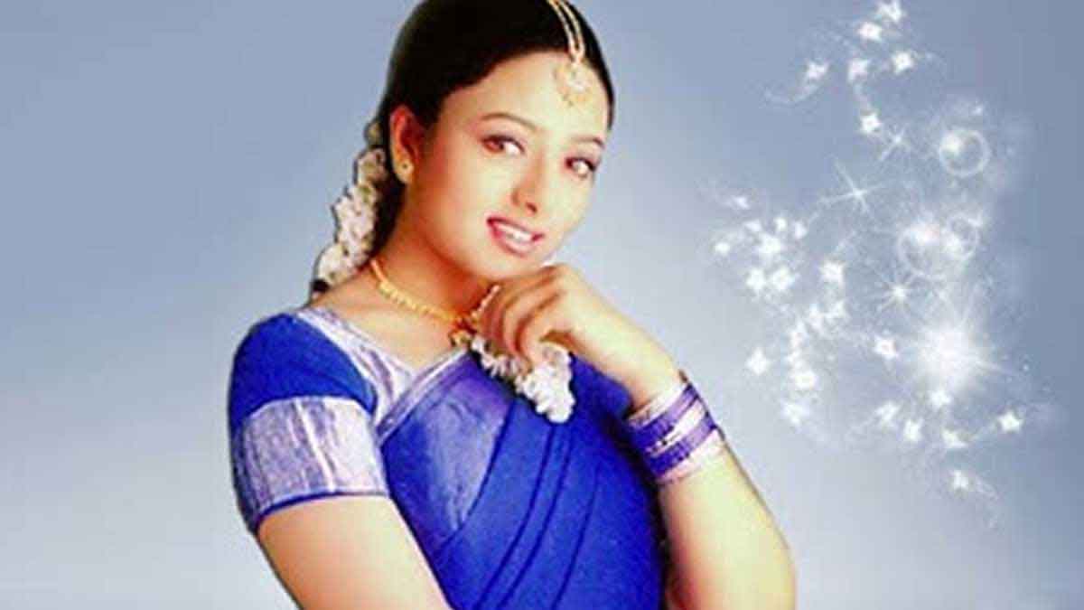 do you know that soundarya escaped from 3 accidents before her death 