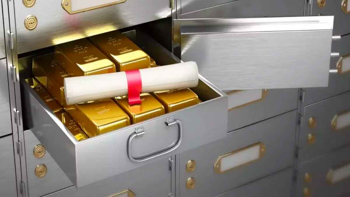 who is responsible if gold and money in locker lost 