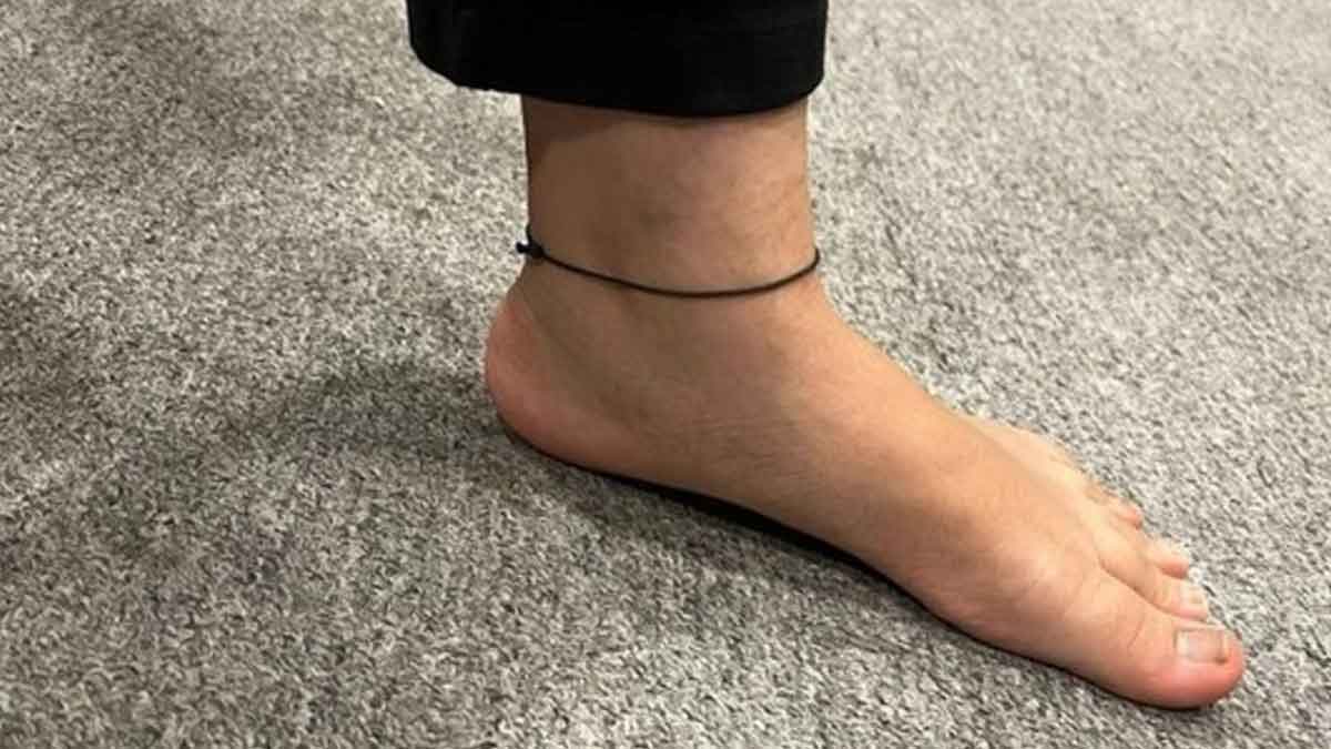 benefits of wearing black thread to ankle 