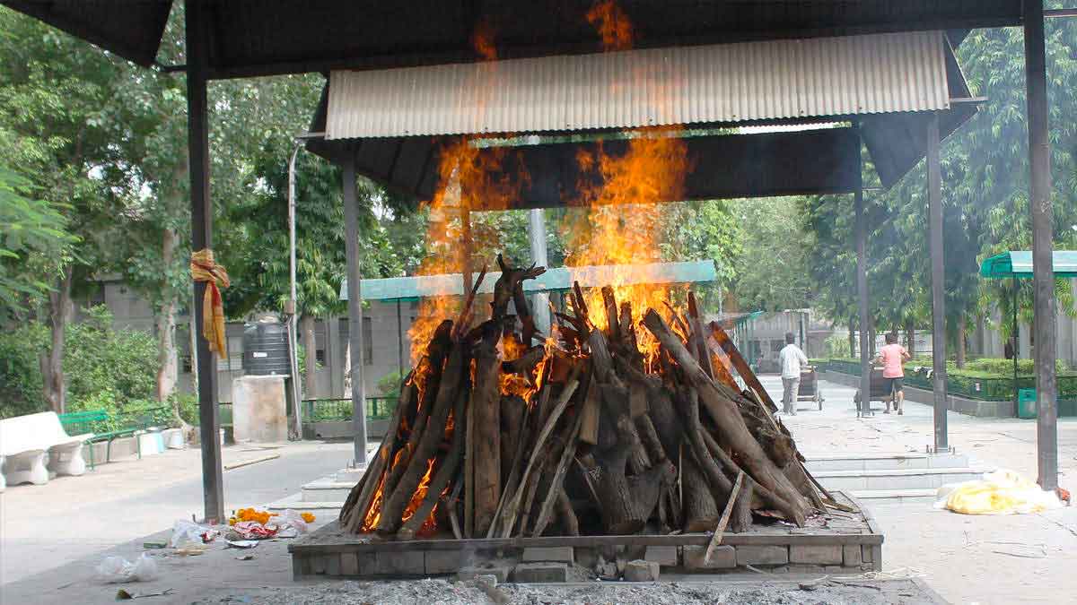 people follow these different traditions when cremating dead bodies 