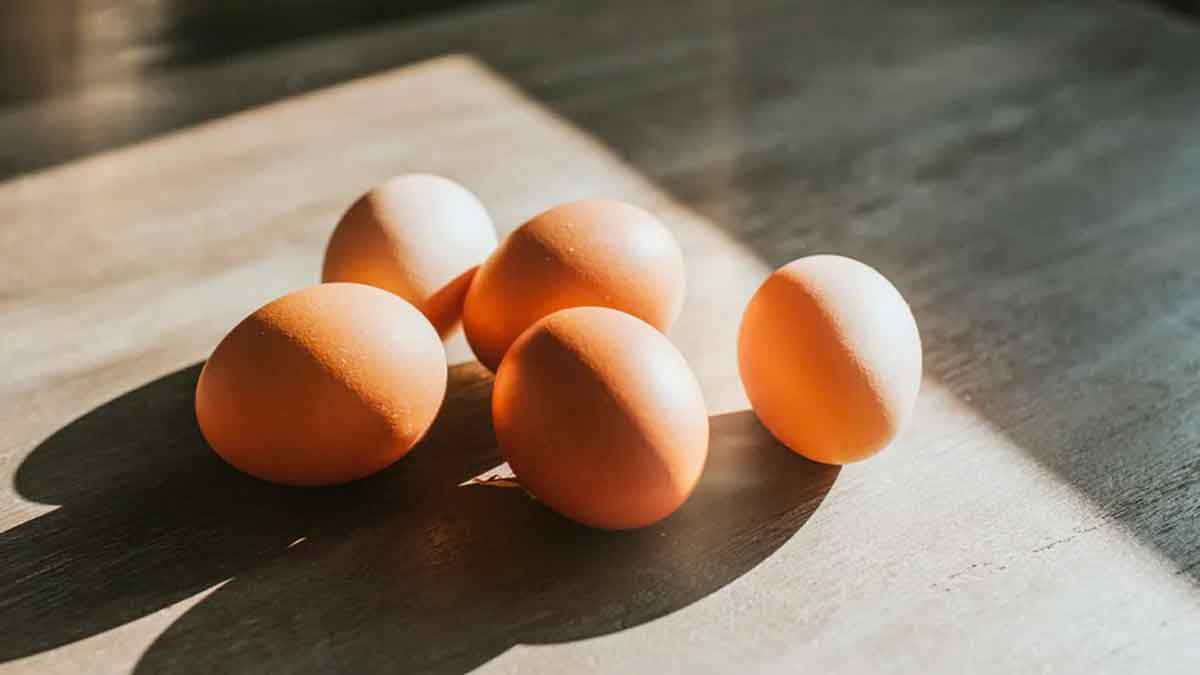 how many eggs per day is healthy 