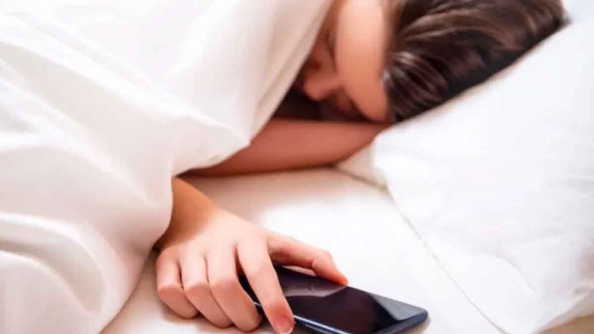 if you are putting your phone beside head while sleeping know this 