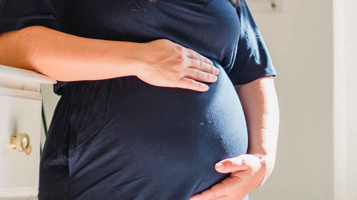 pregnant women follow these tips to get good sleep 