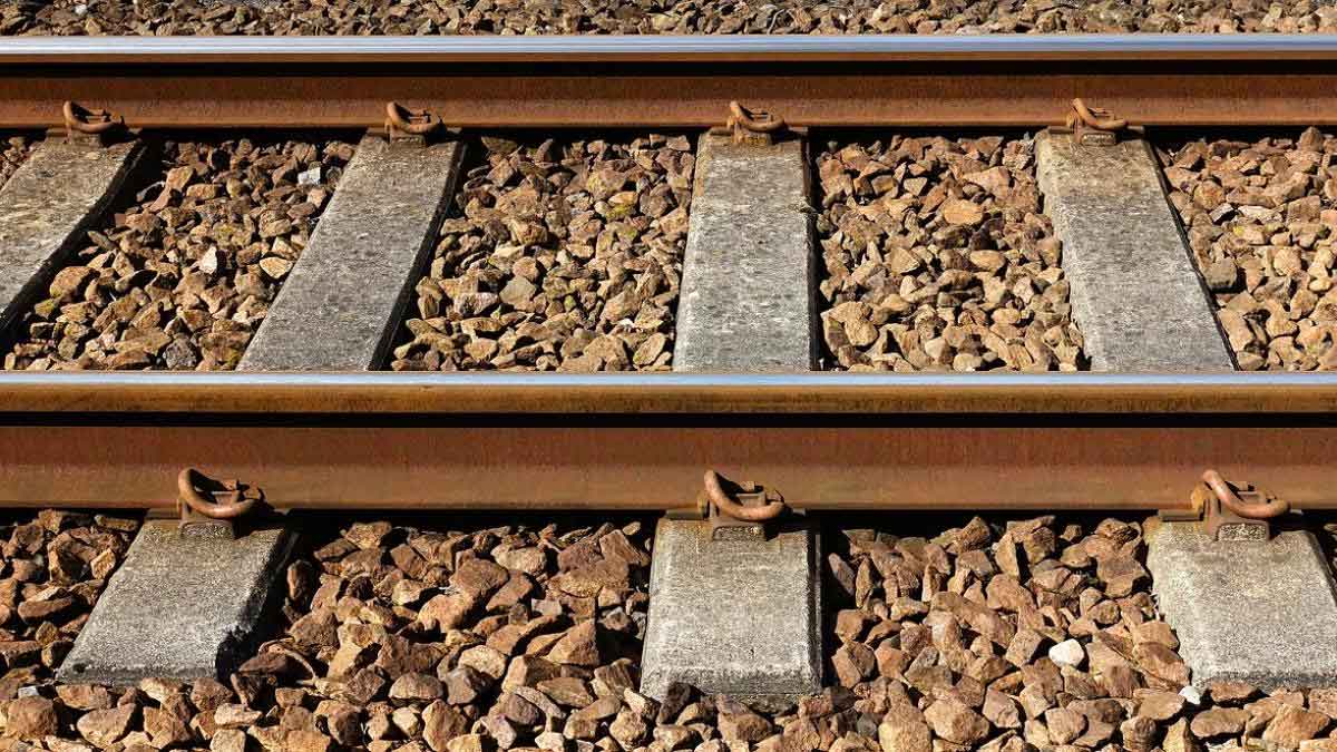 do you know why railway tracks have stones 