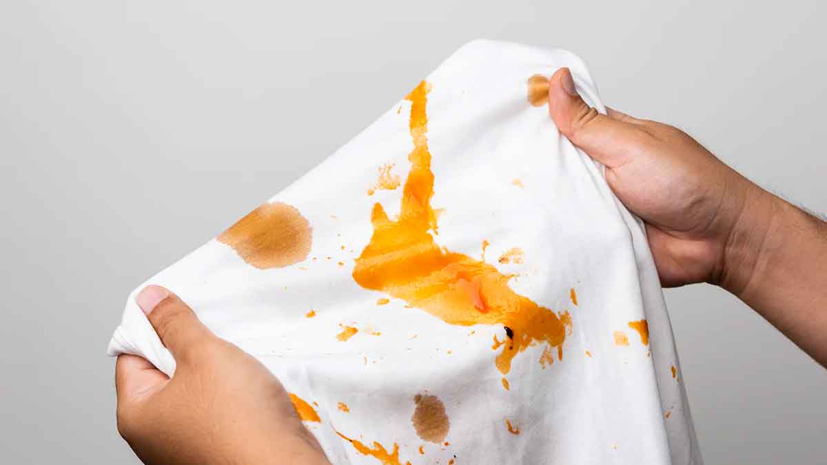 how to remove stains on clothes 