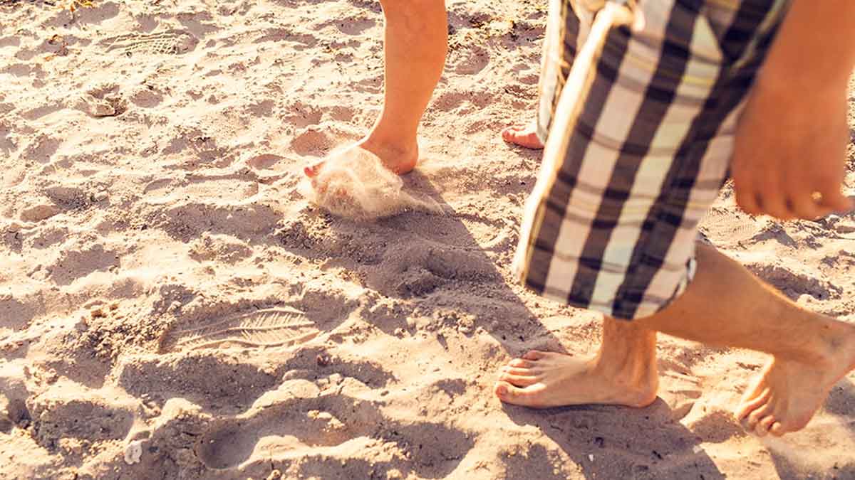 walking in sand many wonderful health benefits 