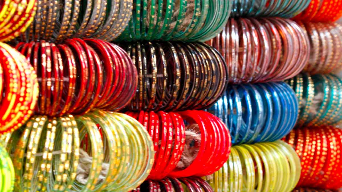 why women wear bangles and mettelu 