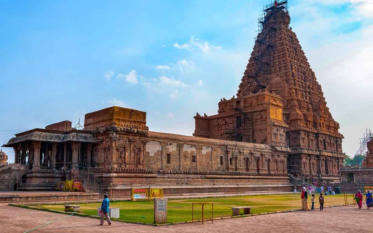 brihadeshwara temple do you know about this one specialities 