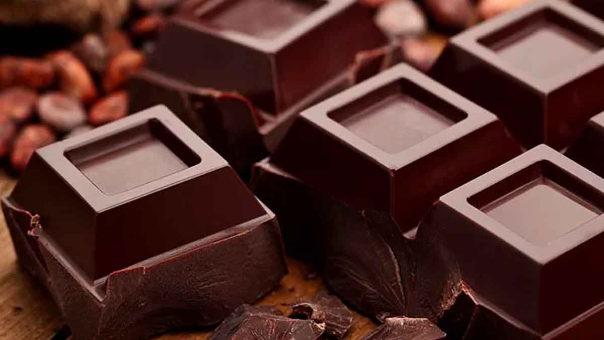 take dark chocolate daily for these health benefits 