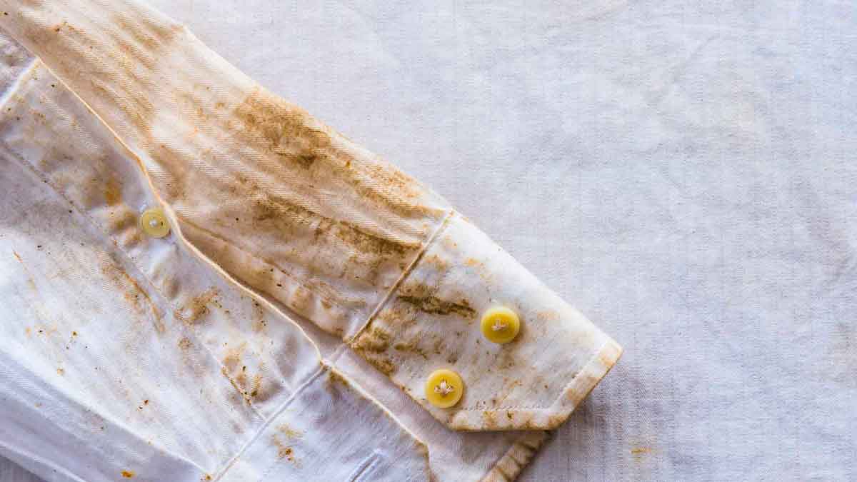 here it is how you can remove iron stains on your clothes 