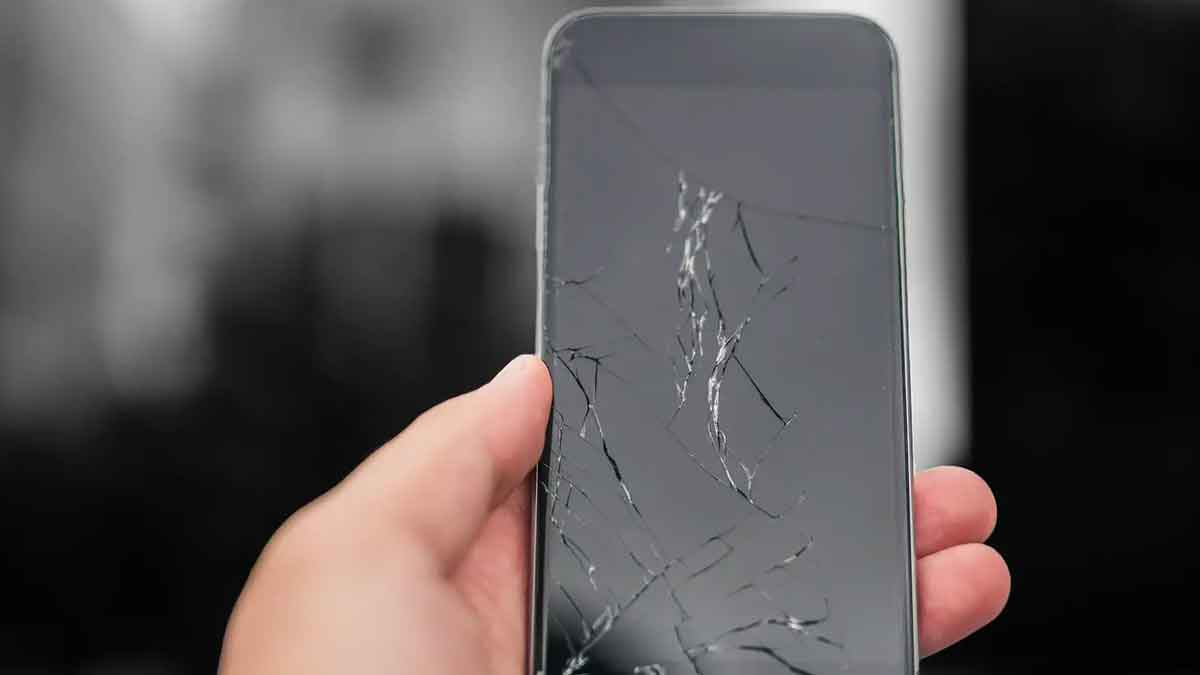 this is how you can remove scratches on mobile screens 