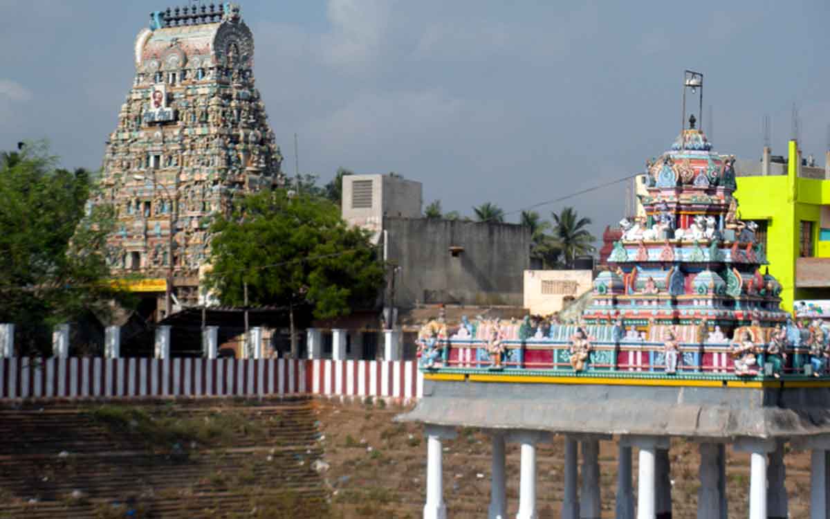 the lake in this temple is very big know it 